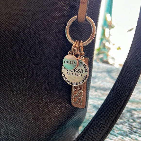 Guess black satchel crossbody - CLEANING OUT MY CLOSET - Picture 2 of 8